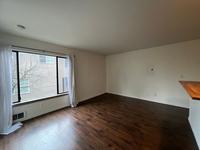 Building Photo - 1312 6th Ave N