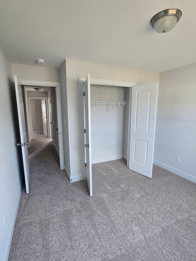 Building Photo - 918 Uplands Ln