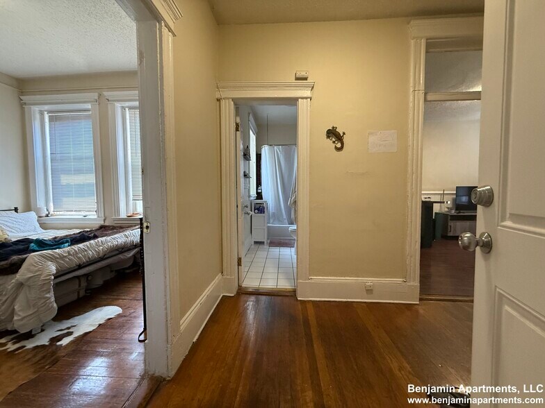 Building Photo - 872 Huntington Ave