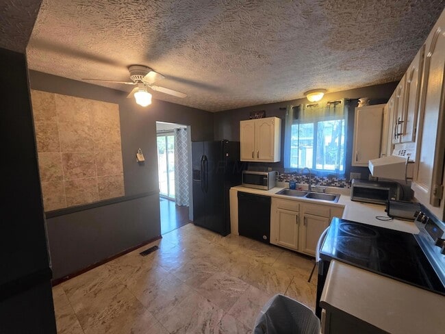 Building Photo - 7006 Finchley Dr