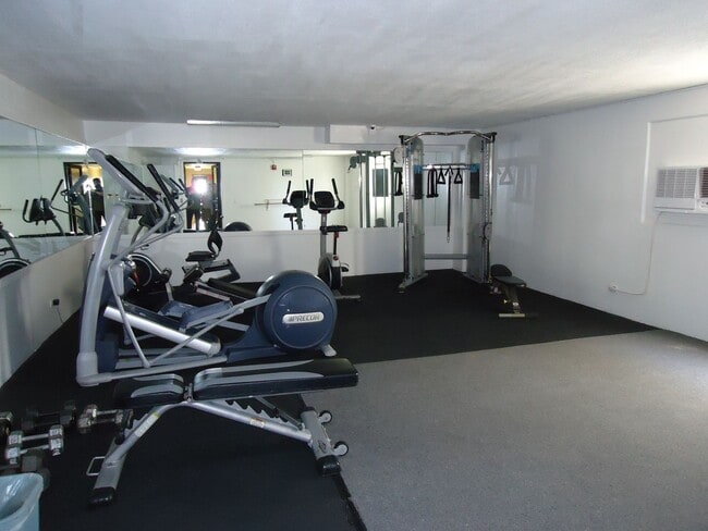 Building Photo - Aloha Lani 1 Bedroom, 1 Bath, 1 Covered Parking Apt in Waikiki