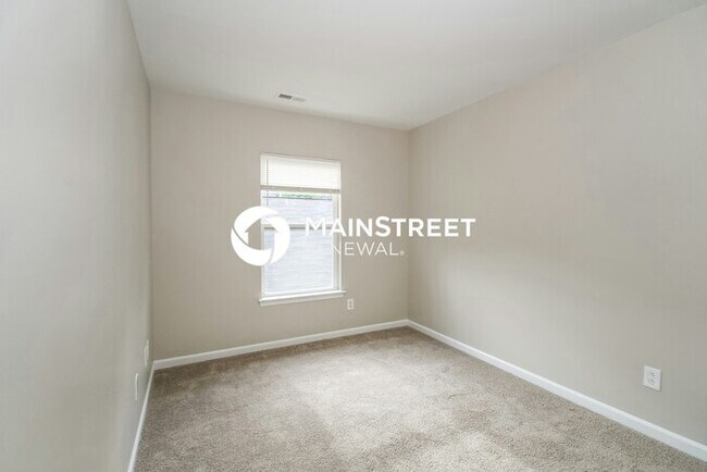 Building Photo - 3 Bedroom Pet-Friendly Home in Charlotte, NC with Main Street Renewal
