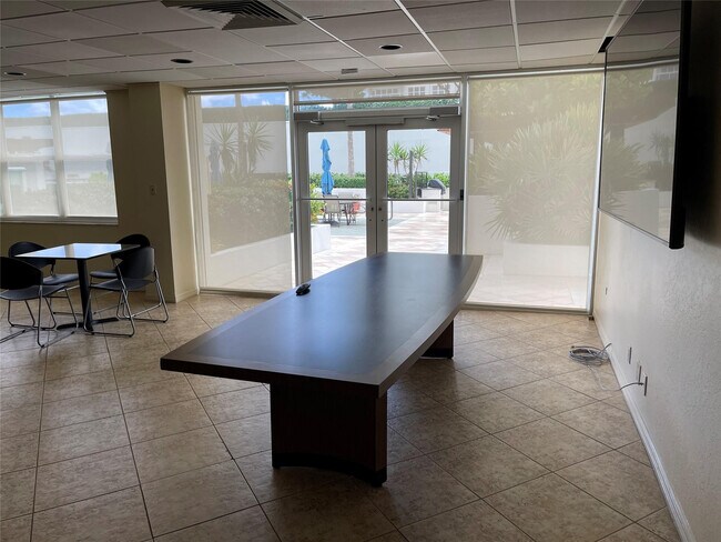 Building Photo - 3550 Galt Ocean Dr