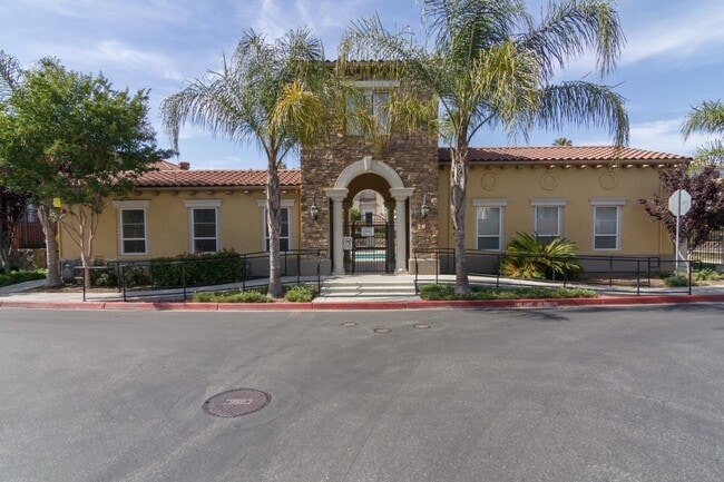 Building Photo - 270 Vista Roma Way