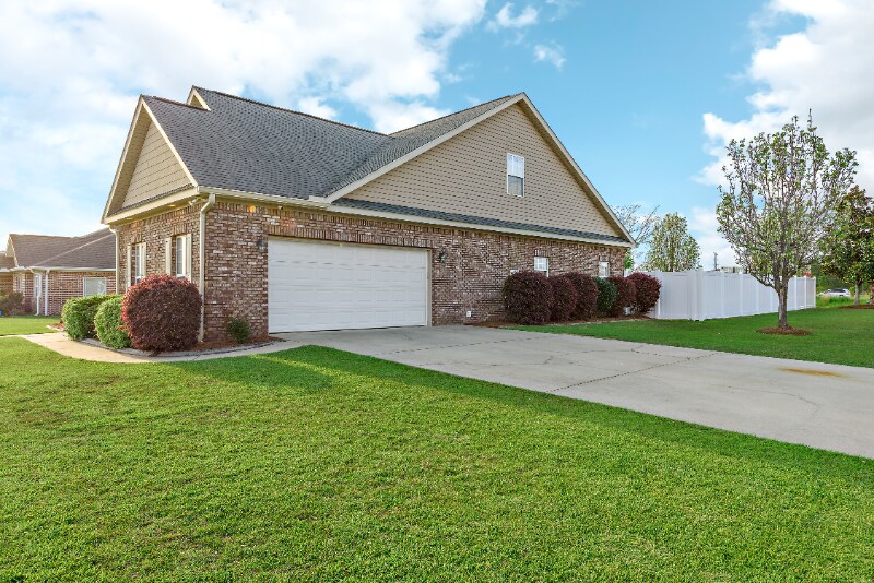 Building Photo - 137 Greyfox Trail
