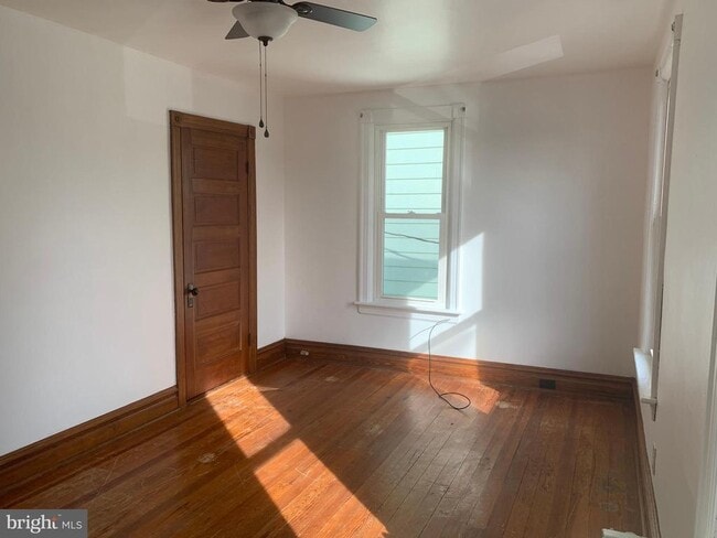 Building Photo - 305 W North St