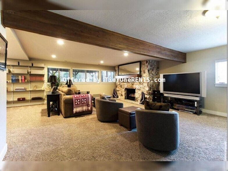 Building Photo - This property offers a NO DEPOSIT option available for qualified renters!
