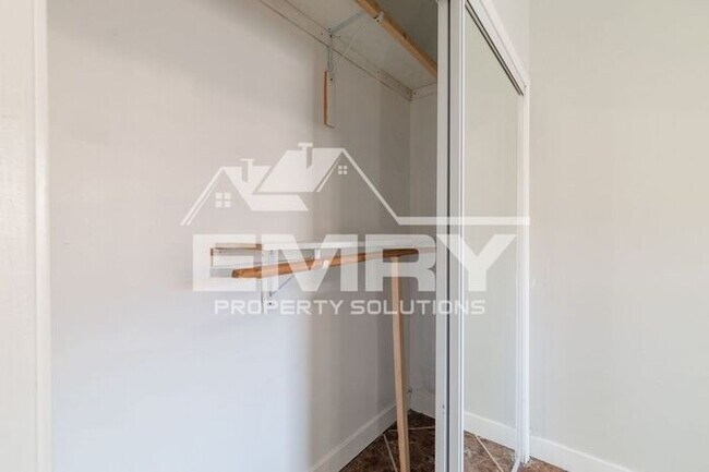 Building Photo - Beautiful 2 Bed 1 Bath House in Lynwood CA 90262