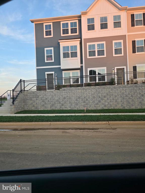 Building Photo - 1368 Red Clover Ln