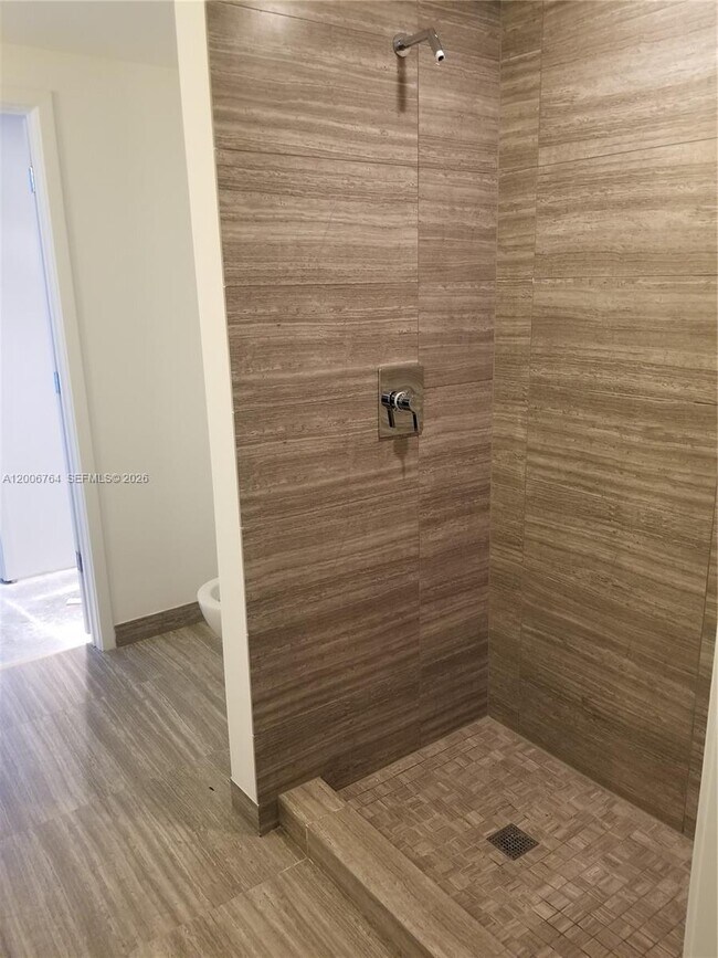 Building Photo - 1010 Brickell Ave