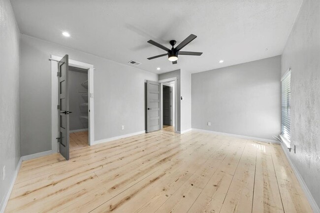 Building Photo - 9433 Singing Quail Dr