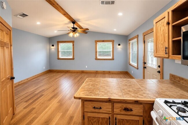 Building Photo - 2050 Tenney Creek Rd