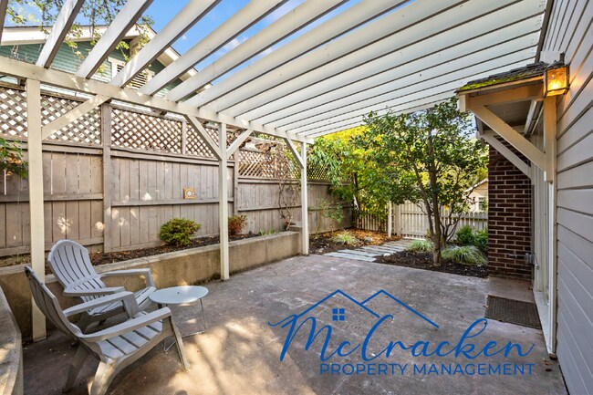 Building Photo - Fully furnished, pet-friendly, and available for mid-term stays with a 30-day minimum