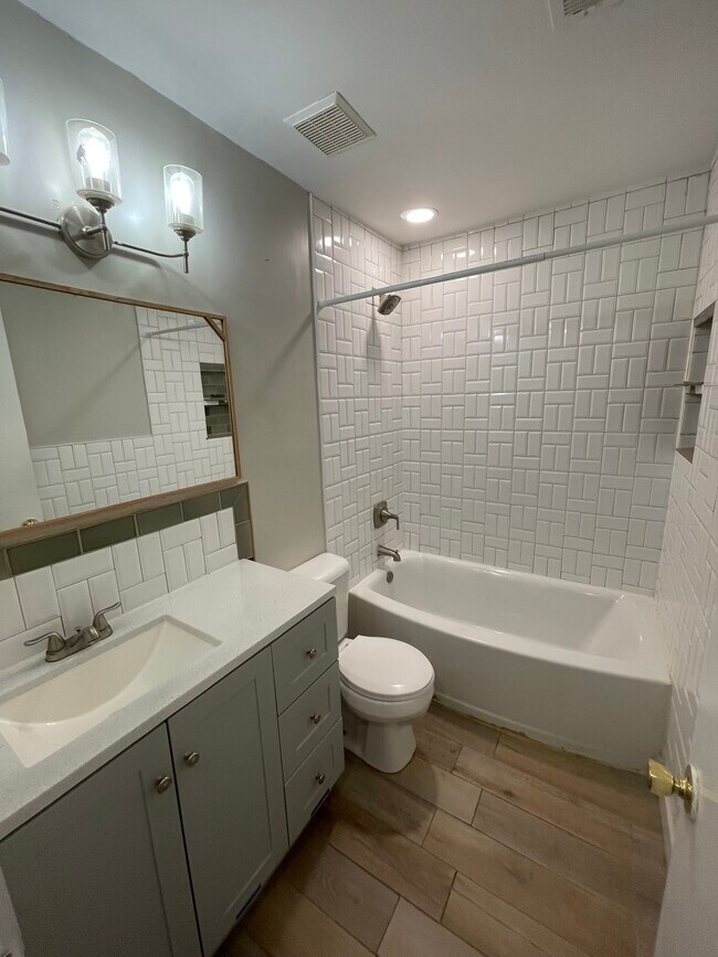 Building Photo - 637 Huntington Ridge Dr