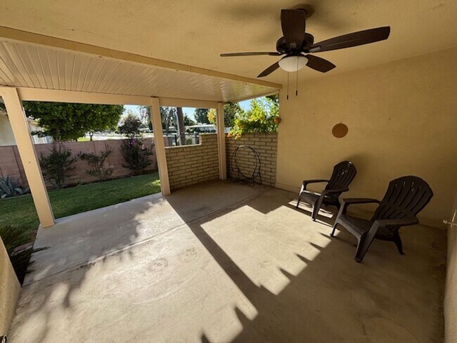 Building Photo - Very Clean Condo in Kern City!  2 Bedrooms...