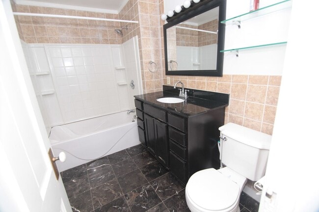 Building Photo - 4 bedroom home in the East Village of Dave...