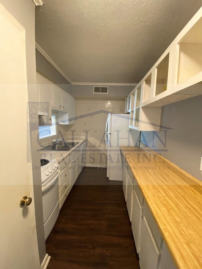 Building Photo - Midtown 1 Bedroom Condo