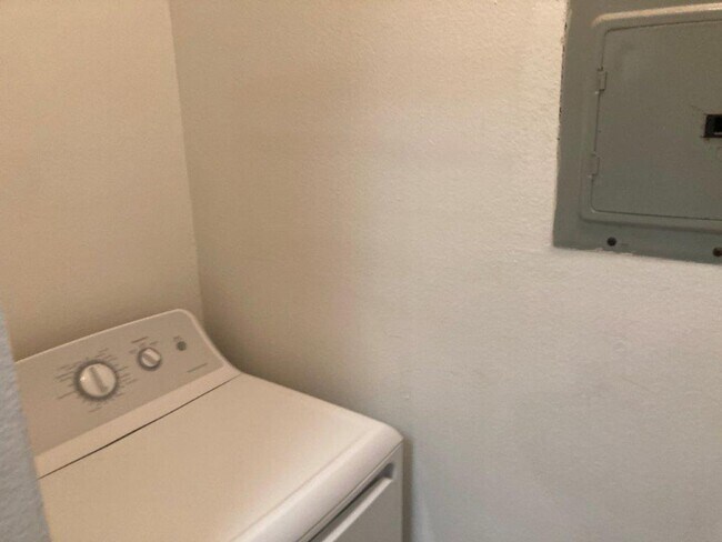 Building Photo - Beautiful 2BD / 2BA Condo – Close to Unive...