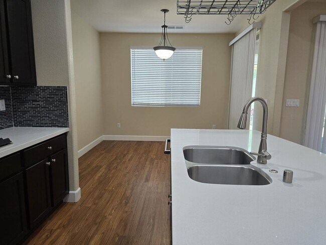 Building Photo - Executive home located on a quiet cul-de-s...