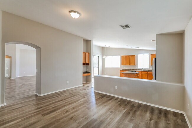 Building Photo - 12465 N Stone Ring Dr