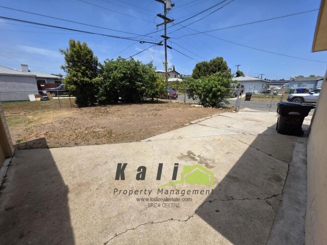 Building Photo - 2128 Flintridge Dr
