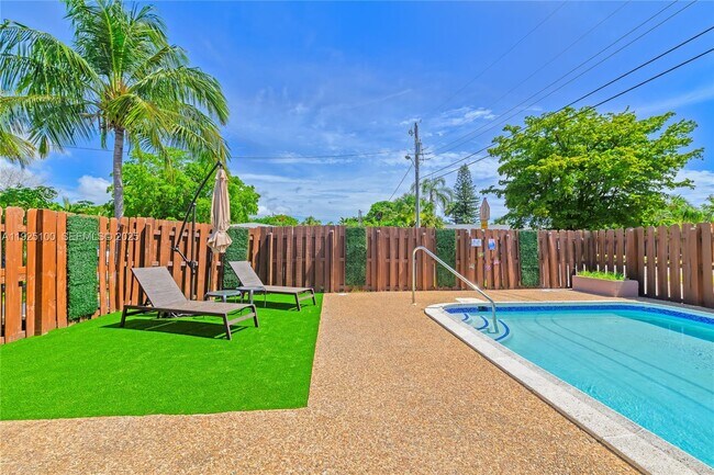 Building Photo - 1204 NE 7th St