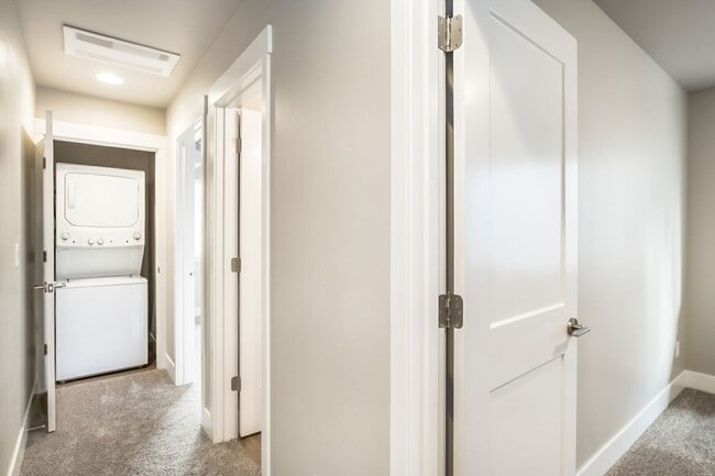 Building Photo - Brand New 3 Bed Townhome - Half Month Rent Credit!