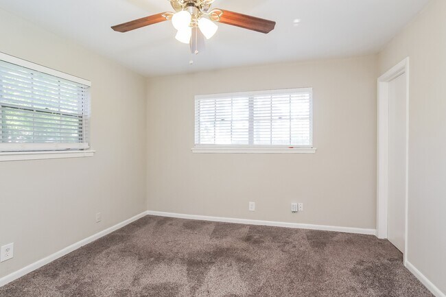 Building Photo - 13322 Oak Leaf Ln