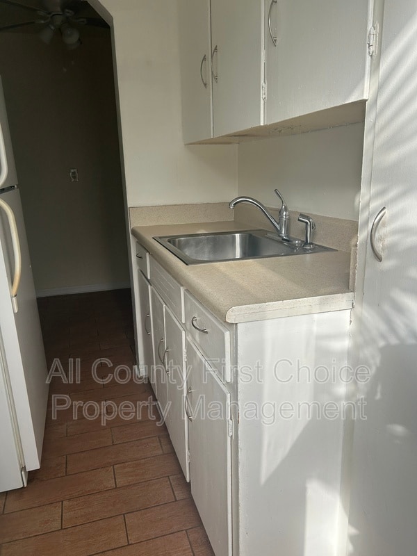 Building Photo - 5115 28th Ave S