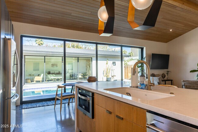 Building Photo - 68 W Lewis Ave