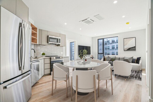 Building Photo - Stunning Studio Apartment in University City