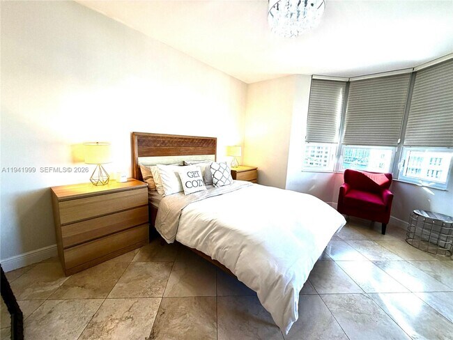 Building Photo - 808 Brickell Key Dr