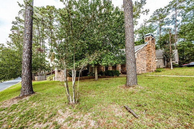 Building Photo - 422 River Oaks Dr