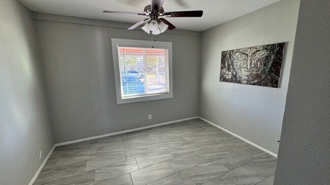 Building Photo - Renovated 4 Bedroom, 2 Bathroom Home in a Prime Phoenix Location!