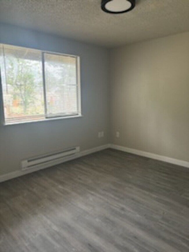 Building Photo - BOY11413-15 2P