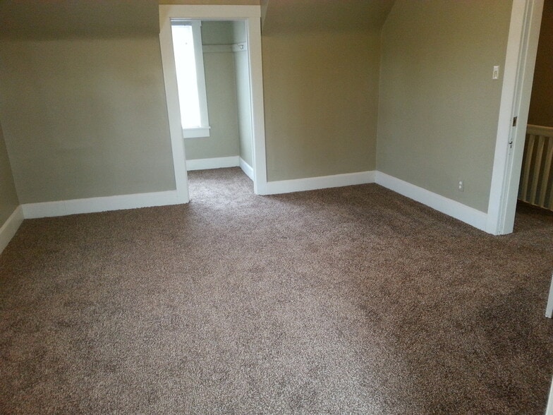 Building Photo - 1417 N Wheeling Ave