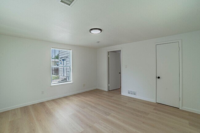 Building Photo - ? Newly Renovated Home in Arlington! ?