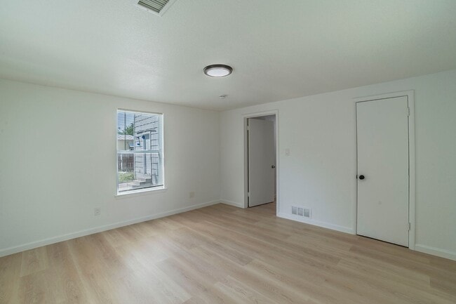 Building Photo - ? Stylishly Renovated 3-Bedroom Home in Arlington!