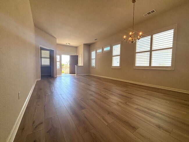 Building Photo - Gorgeous 3 Bed 2.5 Bath with SOLAR! 55+ Community