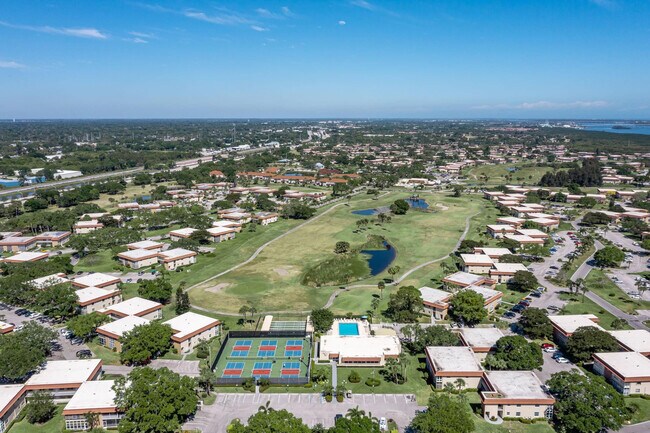 Building Photo - 53 Woodland Dr