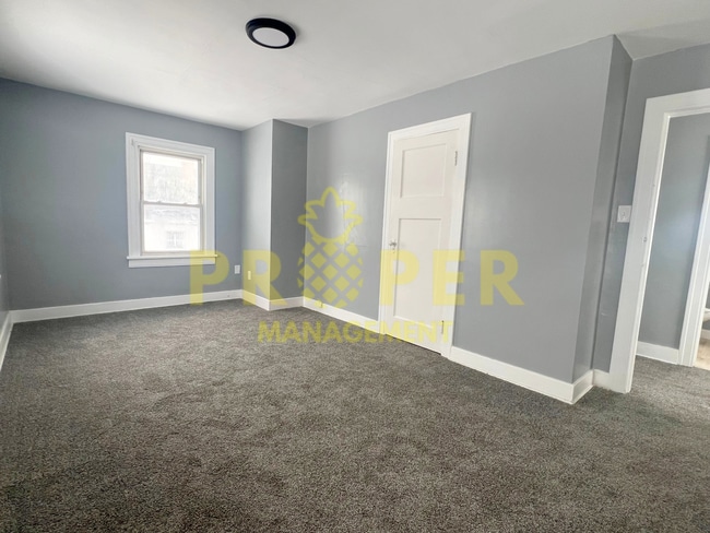 Building Photo - 2 bedrooms 1 bathroom house