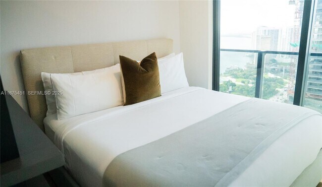 Building Photo - 398 NE 5th St