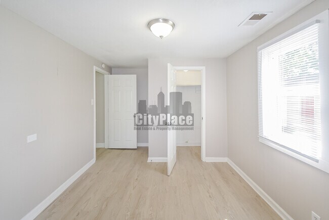 Building Photo - 1822 S Chester Ave