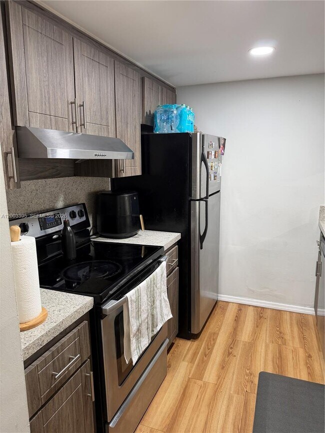 Building Photo - 8120 Geneva Ct