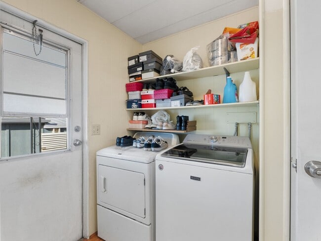 Building Photo - Cozy 3 bedrooms, 2 bathrooms, cover patio and carport available in San Marcos