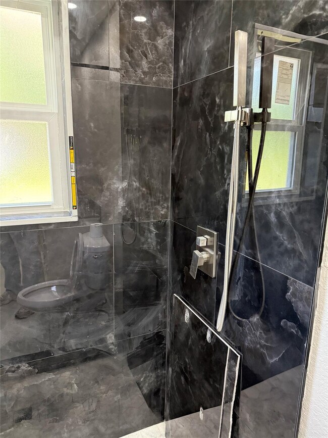 Building Photo - 603 N Sunset Ave