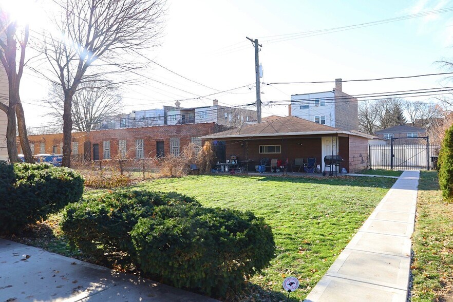 Building Photo - 8124 S Calumet Ave