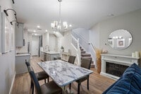 Building Photo - Like New Townhome in Heritage Oaks!