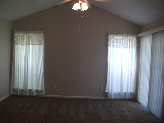 Building Photo - 432 Chamberlain Dr