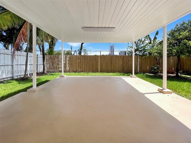 Building Photo - 3650 SW 27th St